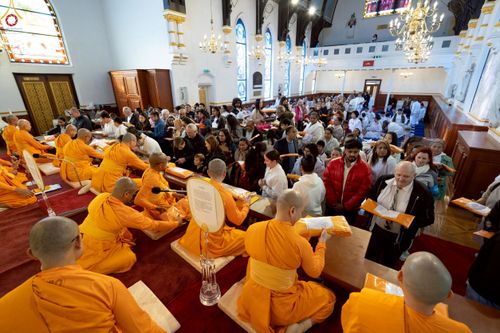 ภาพ No.270871:วันอาทิตย์ที่ 19 ตุลาคม พ.ศ. 2568 พิธีทอดกฐิน “หนึ่งไม่มีสอง” วัดพระธรรมกายนิวคาสเซิล เมืองนิวคาสเซิล ประเทศอังกฤษ 