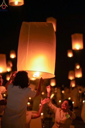 ภาพ No.175953:พิธีจุดประทีปโคมลาน, โคมลอยและลอยกระทง ถวายประทีปเป็นพุทธบูชา สร้างความสว่างไสวให้กับแผ่นดินด้วยแสงธรรม วันที่ 15 พฤศจิกายน พ.ศ. 2567 ณ พุทธอุทยานนานาชาติ อ.โพนพิสัย จ.หนองคาย