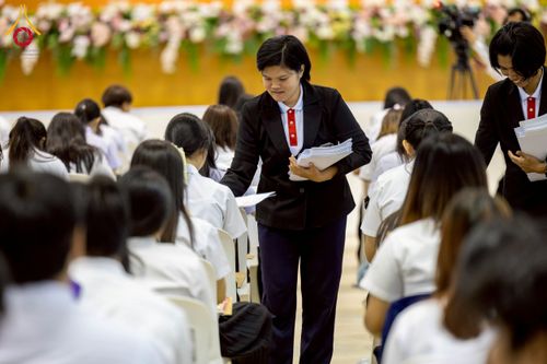 ภาพ No.273303:วันที่ 23 พฤศจิกายน พ.ศ. 2568 การสอบตอบปัญหาธรรมะ ทางก้าวหน้า "ระดับอุดมศึกษา" ณ ห้องแก้วสารพัดนึก 1 สภาธรรมกายสากล วัดพระธรรมกาย จ.ปทุมธานี