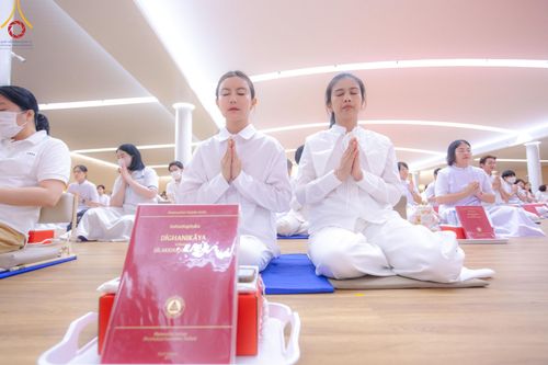 ภาพ No.138807:พิธีถวายกองทุนสนับสนุน การสร้างพระไตรปิฎกฉบับธรรมชัย และอนุรักษ์คัมภีร์ใบลาน น้อมบูชาธรรมหลวงพ่อธัมมชโย 80 ปี ณ ห้องแก้วสารพัดนึก 2 วัดพระธรรมกาย วันเสาร์ที่ 1 มิถุนายน พศ. 2567