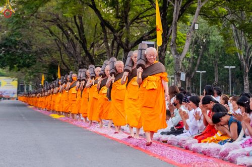 ภาพ No.120319:พิธีต้อนรับพระธรรมยาตรา ในโครงการธรรมยาตรา กตัญญูบูชา มหาปูชนียาจารย์ พระมงคลเทพมุนี(สด จนฺทสโร) พระผู้ปราบมาร อนุสรณ์สถาน 7 แห่ง ปีที่ 12 วันที่ 28 มกราคม พ.ศ. 2567 ณ วัดพระธรรมกาย จ.ปทุมธานี (ชุดที่ 2)
