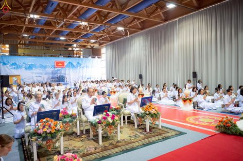 ภาพ No.256047:วันที่ 12 ตุลาคม พ.ศ. 2568 พิธีทอดกฐินวัดพระธรรมกายสวิตเซอร์แลนด์  ณ หอประชุมโรงเรียน Obergoldbach เมือง Bern ประเทศสวิตเซอร์แลนด์