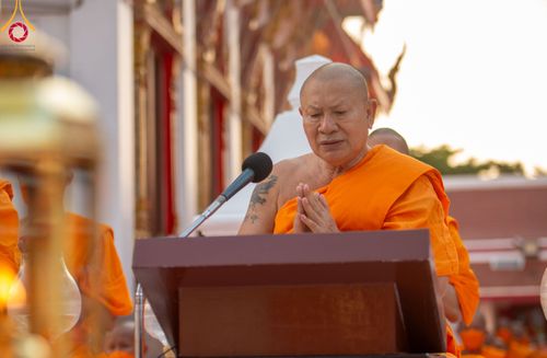 ภาพ No.112019:พิธีจุดประทีปถวายเป็นพุทธบูชา และบูชาธรรมมหาปูชนียาจารย์ พระมงคลเทพมุนี(สด จนฺทสโร) ในโครงการธรรมยาตรา กตัญญูบูชา มหาปูชนียาจารย์ พระมงคลเทพมุนี(สด จนฺทสโร) พระผู้ปราบมาร อนุสรณ์สถาน 7 แห่ง ปีที่ 12 วันที่ 14 มกราคม พ.ศ. 2567 ณ วัดสองพี่น้อง อ.สองพี่น้อง