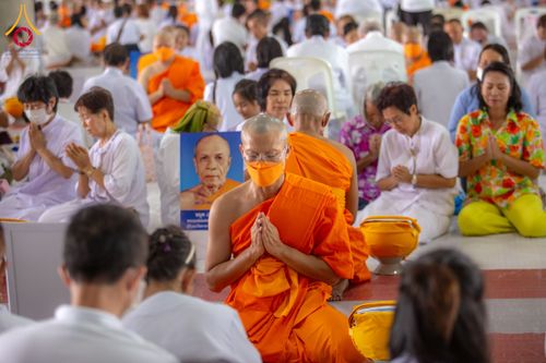 ภาพ No.62565:พิธีถวายบาตรเเละไทยธรรม ในโครงการอุปสมบทหมู่ บูชาธรรมหลวงพ่อธัมมชโย พ.ศ.2567 ณ ลานธรรม พระมหาธรรมกายเจดีย์ วันที่ 13 เมษายน พ.ศ.2567