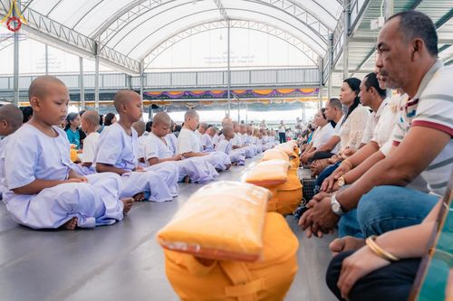 ภาพ No.133449:พิธีขอขมารับผ้าไตร, พิธีบรรพชาสามเณร, สามเณรออกบิณฑบาต ในโครงการบรรพชาสามเณร ฟื้นฟูพระพุทธศาสนาทั่วไทย  ณ ศูนย์ปฏิบัติธรรม และอบรมเยาวชนเมืองยะลา วันที่ 3 เมษายน พ.ศ. 2567