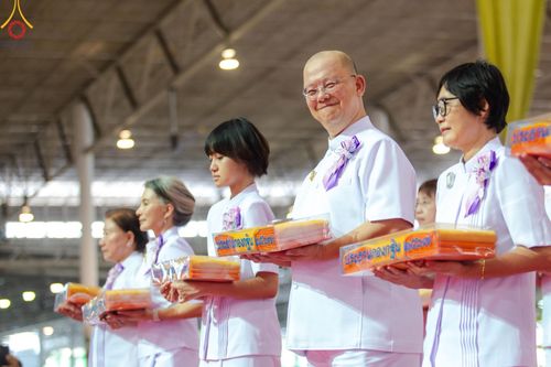 ภาพ No.167708:พิธีทอดกฐิน และ พิธีกรานกฐิน ในวันอาทิตย์ที่ 3 พฤศจิกายน พ.ศ. 2567 ณ วัดพระธรรมกาย จ.ปทุมธานี