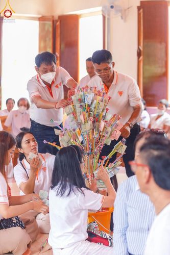 ภาพ No.166252:พิธีทอดกฐิน ณ วัดเจริญธรรมนิมิตร จ.ราชบุรี ในโครงการกฐินสามัคคีทั่วไทย 30,000 วัด บูชาธรรม 80 ปี หลวงพ่อธัมมชโย โดยคณะศิษยานุศิษย์วัดพระธรรมกาย วันที่ 20 ตุลาคม พ.ศ. 2567