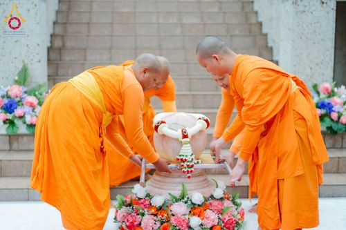 ภาพ No.220890:วันที่ 13 เมษายน พ.ศ. 2568 พิธีโปรยรัตนชาติปฐมเริ่มสถาปนาเจดีย์ และ พิธีเปิดหมู่บ้านปฏิบัติธรรม เพื่อการบรรลุธรรม ณ วัดป่าธรรมกายนานาชาติโทชิหงิ  ประเทศญี่ปุ่น