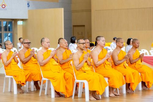 ภาพ No.245923:วันเสาร์ที่ 13 กันยายน พ.ศ. 2568 พิธีมอบผ้าไตรประธานกฐินสัมฤทธิ์เด็กดี V-Star ณ สภาธรรมกายสากล วัดพระธรรมกาย