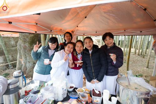 ภาพ No.132182:พิธีประดิษฐานยอดอุโบสถ บูชาธรรม 80 ปี หลวงพ่อธัมมชโย ณ วัดพระธรรมกายโทชิหงิ ประเทศญี่ปุ่น วันอาทิตย์ที่ 24 มีนาคม พ.ศ. 2567