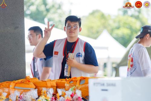 ภาพ No.224747:วันที่ 11 -12 พฤษภาคม พ.ศ. 2568 คณะพระอาจารย์ เจ้าหน้าที่ อาสาสมัคร นักศึกษา ทั้งชาวอินโดนีเซีย และชาวไทย ร่วมแรงร่วมใจ เตรียมงาน เก็บงาน ในวันวิสาขบูชา ณ พระมหาเจดีย์บรมพุทโธ ประเทศอินโดนีเซีย