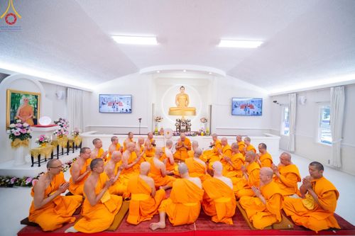 ภาพ No.145014:พิธีบรรพชา และอุปสมบท ธรรมทายาท โดยมี พระเดชพระคุณพระธรรมรัตนาภรณ์ เป็นพระอุปัชฌาย์ ยังความปลื้มปิติใจให้แก่ผู้ปกครอง และคณะญาติมิตร ณ วัดพระธรรมกายนิวเจอร์ซี  ประเทศสหรัฐอเมริกา