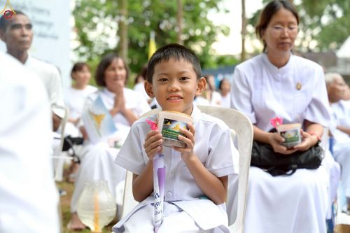 ภาพ No.238352:วันเสาร์ที่ 9 สิงหาคม พ.ศ. 2568 พิธีกลั่นแผ่นดิน โปรยทราย และจุดประทีปถวายเป็นพุทธบูชา จ.ระยอง สถาปนาองค์พระเจดีย์เพื่อสร้างสันติภาพโลก ณ ศูนย์ปฏิบัติธรรมระยอง(บ้านช่องลม) ต.บางบุตร อ.บ้านค่าย จ.ระยอง