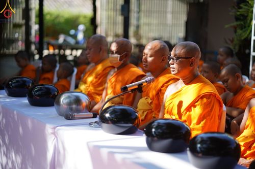 ภาพ No.61076:สามเณรออกบิณฑบาต และกิจกรรมอบรมสามเณร ในโครงการบรรพชาสามเณรฟื้นฟู พระพุทธศาสนาทั่วไทย ณ ศูนย์อบรมที่พักสงฆ์บ้านร่มเย็น จ.นราธิวาส วันที่ 2-15 เมษายน พ.ศ. 2567