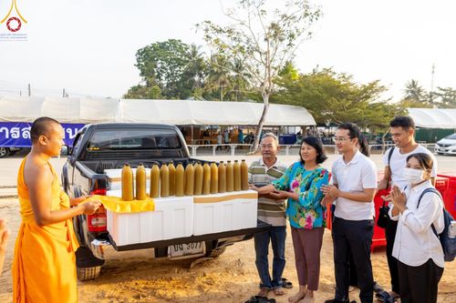 ภาพ No.127771:พิธีถวายภัตตาหารเป็นสังฆทาน แด่คณะพระธรรมยาตราฯ ในโครงการธรรมยาตราอัญเชิญพระบรมสารีริกธาตุ ประดิษฐาน ณ มหารัตนเจดีย์สิริปทุมสวรรค์ อ.บางกล่ำ จ.สงขลา วันที่ 8 มีนาคม พ.ศ. 2567