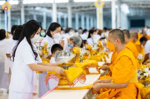 ภาพ No.76645:พิธีถวายโคมมาฆประทีป น้อมถวายเป็นพุทธบูชา แด่คณะพระภิกษุ สามเณร วัดพระธรรมกาย วันที่ 25 กุมภาพันธ์ พ.ศ. 2566