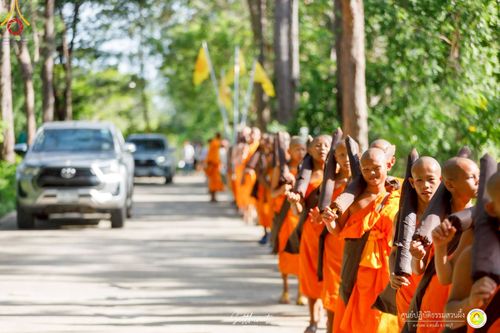 ภาพ No.222154:วันที่ 26-27 เมษายน พ.ศ. 2568 ศูนย์ปฏิบัติธรรมสวนผึ้ง ร่วมกับ ธุดงค์คสถานประจวบคีรีขันธ์ และวัดอ่าวน้อย  จัดกิจกรรมเดินธรรมยาตรา ตักบาตรข้าวสารอาหารแห้ง และจุดประทีปถวายเป็นพุทธบูชา ณ วัดอ่าวน้อย จ.ประจวบคีรีขันธ์