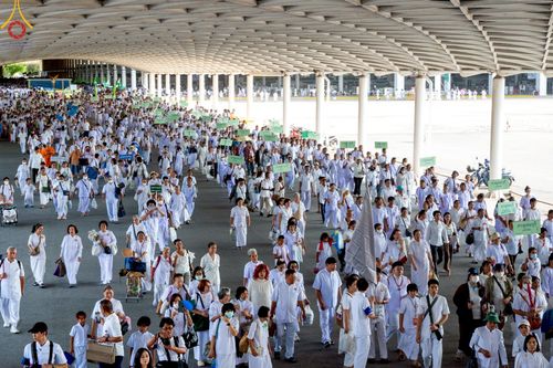 ภาพ No.221566:วันอังคารที่ 22 เมษายน พ.ศ. 2568 ภาพพิธีถวายมหาสังฆทานคณะสงฆ์ 40,000 กว่าวัดทั่วประเทศ เนื่องในวันคุ้มครองโลก ชุดที่ 2 (ปลื้มให้สมการรอคอย) ณ ลานธรรมพระมหาธรรมกายเจดีย์ วัดพระธรรมกาย