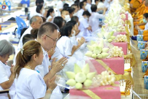 ภาพ No.85369:พิธีถวายมหาสังฆทานคณะสงฆ์ 2000 กว่าวัดทั่วประเทศปีที่ 23, พิธีถวายไทยธรรมคณะสงฆ์ 323 วัด 4 จังหวัดชายแดนภาคใต้, พิธีมอบปัจจัยช่วยเหลือครู 4 จังหวัดชายแดนภาคใต้ ณ สภาธรรมกายสากล วัดพระธรรมกาย ในวันสมาธิโลก อาทิตย์ที่ 6 สิงหาคม พ.ศ. 2566