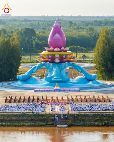 ภาพ No.250547:วันพุธที่ 8 ตุลาคม พ.ศ. 2568 พิธีตักบาตรเทโวโรหณะ ณ ลานธรรมปทุมรัตน์ธรรมเจดีย์ พุทธอุทยานนานาชาติ อ.โพนพิสัย จ.หนองคาย