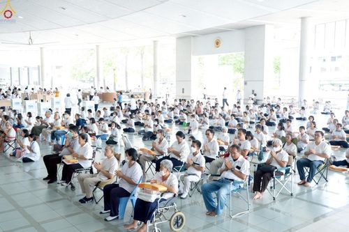 ภาพ No.229684:วันที่ 25 มิถุนายน พ.ศ. 2568 (แรม 15 ค่ำ เดือน 7) พิธีบุพเปตพลี ครั้งที่ 166 ร่วมอุทิศบุญแด่หมู่ญาติที่ล่วงลับไปแล้ว และสืบทอดอายุพระพุทธศาสนา ณ หอฉันคุณยายอาจารย์ฯ วัดพระธรรมกาย