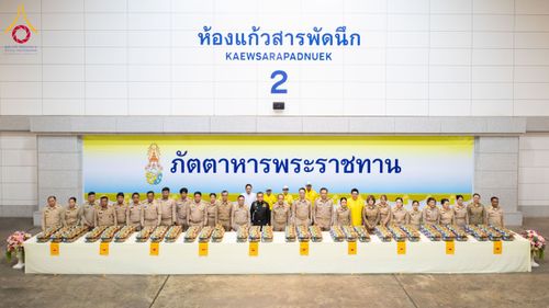 ภาพ No.208959:พระบาทสมเด็จพระเจ้าอยู่หัว ทรงมีพระราชศรัทธาทรงพระกรุณาโปรดเกล้าฯ ให้บำเพ็ญพระราชกุศลถวายภัตตาหารพระราชทาน การสอบบาลีสนามหลวง ณ วัดพระธรรมกาย ย อ.คลองหลวง จ.ปทุมธานี วันที่ 23-24 กุมภาพันธ์ พ.ศ. 2568