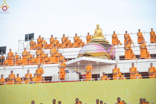 ภาพ No.201577:พิธีจุดประทีปถวายเป็นพุทธบูชา และบูชาธรรมมหาปูชนียาจารย์ ณ อาคารธรรมยาตรา กตัญญูบูชามหาปูชนียาจารย์ ตรงข้ามวัดปากน้ำภาษีเจริญ จ.กรุงเทพมหานคร ในโครงการธรรมยาตรา กตัญญูบูชา มหาปูชนียาจารย์ พระมงคลเทพมุนี(สด จนฺทสโร) พระผู้ปราบมาร อนุสรณ์สถาน 7 แห่ง