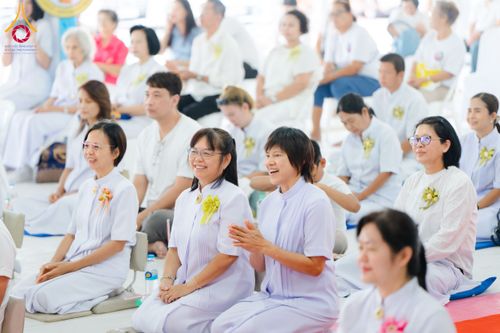 ภาพ No.174031:พิธีทอดกฐิน ศูนย์เบญจธรรม จ.ปทุมธานี ในโครงการกฐินสามัคคีทั่วไทย 30,000 วัด บูชาธรรม 80 ปี หลวงพ่อธัมมชโย โดยคณะศิษยานุศิษย์วัดพระธรรมกาย วันที่ 11 พฤศจิกายน พ.ศ. 2567