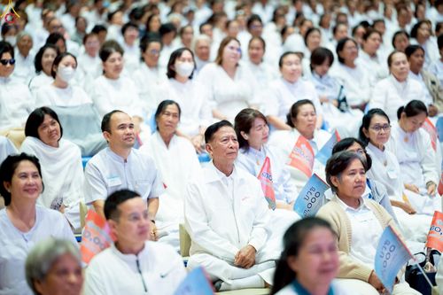 ภาพ No.239902:วันที่ ๒๒ - ๒๔ สิงหาคม พ.ศ. ๒๕๖๘ สัมมนารวมใจผู้นำบุญ บูชาธรรม ๘๑ ปี หลวงพ่อธัมมชโย กฐินสามัคคีทั่วไทย ๓๐,๐๐๐ วัด โครงการอุปสมบทบูชาธรรมมหาปูชนียาจารย์ ๓,๐๐๐ รูป รุ่นที่ ๑