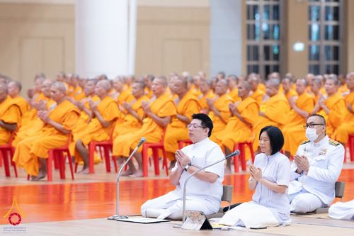 ภาพ No.146031:พิธีเจริญพระพุทธมนต์ ปฏิบัติธรรมเจริญสมาธิภาวนา เพื่อถวายเป็นพระราชกุศล แด่พระบาทสมเด็จพระเจ้าอยู่หัว เนื่องในโอกาสพระราชพิธีมหามงคล เฉลิมพระชนมพรรษา 6 รอบ 28 กรกฎาคม 2567 วันอาทิตย์ที่ 28 กรกฎาคม พ.ศ. 2567  ณ ห้องแก้วสารพัดนึก 2 สภาธรรมกายสากล