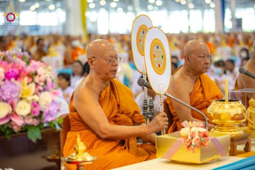 ภาพ No.59954:พิธีเจริญพระพุทธมนต์ "ฉลองอายุวัฒนมงคล 80 ปี หลวงพ่อธัมมชโย" พิธีถวายไทยธรรม คณะสงฆ์ 10,000 กว่าวัดทั่วประเทศ ในวันคุ้มครองโลก วันจันทร์ที่ 22 เมษายน พ.ศ. 2567 ณ สภาธรรมกายสากล วัดพระธรรมกาย จ.ปทุมธานี