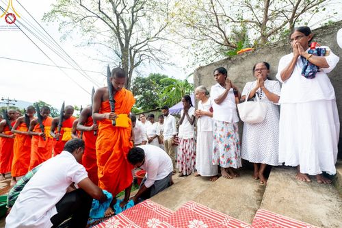 ภาพ No.140145:PhotoStory มหาศรัทธา ธรรมยาตราศรีลังกา EP.3  โครงการสยาม-ลังกา ธรรมยาตรา ฉลองเทศกาลวิสาขบูชาแห่งชาติ ศรีลังกา  บูชาธรรม 80 ปีหลวงพ่อธัมมชโย เส้นทางจาก เมืองดัมบูลลา ไปยัง เมืองมาตะเล  ตั้งแต่วันที่ 17-20 พฤษภาคม พ.ศ. 2567