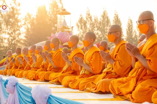 ภาพ No.110250:พิธีตักบาตรพระธรรมยาตราฯ ในโครงการธรรมยาตรากตัญญูบูชา มหาปูชนียาจารย์ พระมงคลเทพมุนี(สด จนฺทสโร) พระผู้ปราบมาร ปีที่ 12 ณ อนุสรณ์สถานลำดับที่ 2 สถานที่ตั้งมโนปณิธานบวชตลอดชีวิต อนุสรณ์สถานบางนางแท่น จ.นครปฐม วันที่ 11 มกราคม พ.ศ. 2567