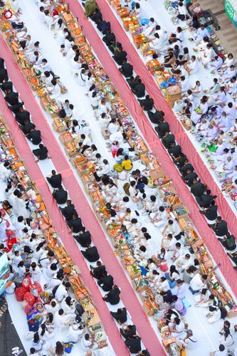 ภาพ No.237066:วันอาทิตย์ที่ 10 สิงหาคม พ.ศ. 2568 มหาสังฆทานครั้งยิ่งใหญ่ ตักบาตรพระ 10,000 รูป ถ.นิพัทธ์อุทิศ 3 ใจกลางนครหาดใหญ่ จ.สงขลา (ชุดที่ 2)