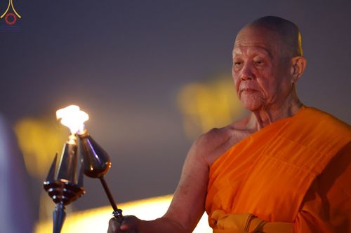 ภาพ No.77200:พิธีจุดมาฆประทีป ในวันมาฆบูชา อาทิตย์ต้นเดือนที่ 6 มีนาคม พ.ศ. 2566 ณ วัดพระธรรมกาย อ.คลองหลวง จ.ปทุมธานี