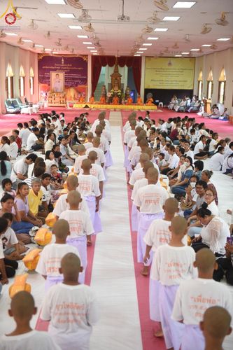 ภาพ No.135576:พิธีขอขมามอบผ้าไตร, พิธีบรรพชาสามเณร ในโครงการบรรพชาสามเณร ฟื้นฟูพระพุทธศาสนาทั่วไทย ณ วัดพระพุทธบาท ราชวรมหาวิหาร อ.พระพุทธบาท จ.สระบุรี วันที่ 6 เมษายน พ.ศ. 2567