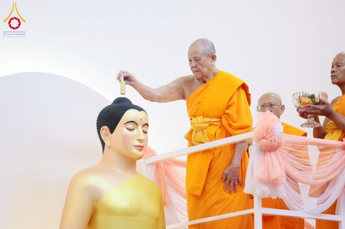 ภาพ No.254802:วันที่ 15 ตุลาคม พ.ศ. 2568 พิธีบรรจุพระบรมสารีริกธาตุภายในพระเกตุองค์พระประธาน สมโภชพระประธาน พระธรรมกาย ณ ศูนยอบรมเยาวชนกาญจนบุรี