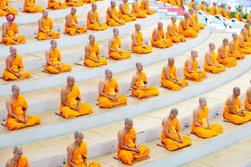 ภาพ No.264308:วันอาทิตย์ที่ 2 พฤศจิกายน พ.ศ. 2568 พิธีบูชาข้าวพระ ณ สภาธรรมกายสากล วัดพระธรรมกาย