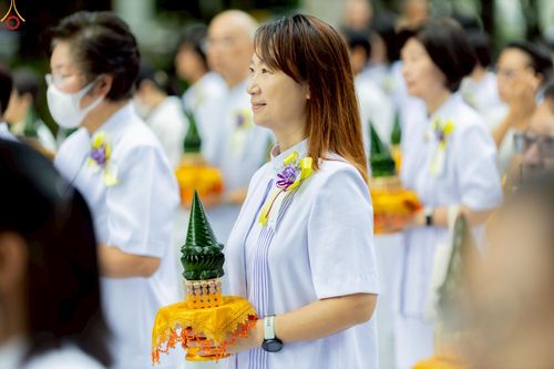 ภาพ No.227368:วันเสาร์ที่ 31 พฤษภาคม พ.ศ. 2568 พิธีเวียนประทักษิณรอบพระอุโบสถ ในพิธีอุปสมบท สามเณรเตรียม DCI รุ่นที่ 22 ณ อุโบสถพระไตรปิฎก วัดพระธรรมกาย