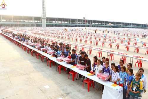 ภาพ No.225062:วันที่ 20 - 27 เมษายน พ.ศ. 2568 "ภาพแห่งความปลื้มที่ไม่มีวันจบ" คณะสงฆ์สามเณร เจ้าหน้าที่ และสาธุชน ร่วมแรงร่วมใจกันเตรียมงานและเก็บงาน เพื่อวันคุ้มครองโลก พิธีถวายมหาสังฆทานคณะสงฆ์ 40,000 กว่าวัดทั่วประเทศ