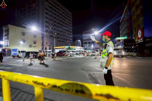 ภาพ No.237345:วันที่ 9-10 สิงหาคม พ.ศ. 2568 การเตรียมงาน เก็บงาน ของเจ้าหน้าที่ทุกสถานะ ในงานมหาสังฆทาน ตักบาตรพระ 10,000 รูป ใจกลางเมืองหาดใหญ่ จ.สงขลา