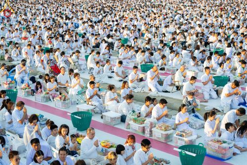 ภาพ No.187749:พิธีตักบาตรฉลองพระใหม่ ต้อนรับพุทธศักราช 2568 ณ ลานธรรมพระมหาธรรมกายเจดีย์ วัดพระธรรมกาย จ.ปทุมธานี วันที่ 1 มกราคม พ.ศ. 2568