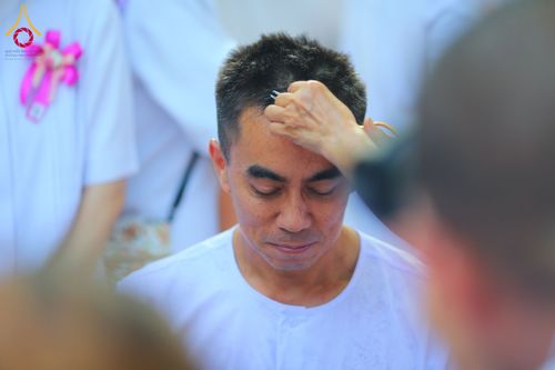 ภาพ No.135720:พิธีปลงผมธรรมทายาท โครงการบรรพชาและอุปสมบทหมู่ รุ่นบูชาธรรม 80 ปี หลวงพ่อธัมมชโย ณ หมู่บ้านบรรลุธรรม วัดพระธรรมกาย วันที่ 7 เมษายน พ.ศ. 2567