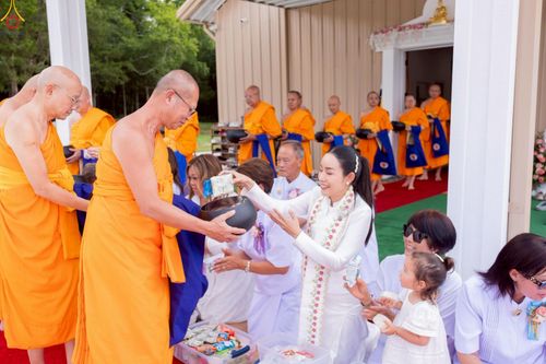 ภาพ No.234606:วันอาทิตย์ที่ 20 กรกฎาคม  พ.ศ.2568 พิธีทอดผ้าป่าภาคพื้นอเมริกา พิธีเจริญพระพุทธมนต์ ฉลองอาคารแก้วธรรมชัยรัตนอนันต์ วัดพระธรรมกายเทนเนสซี ประเทศสหรัฐอเมริกา