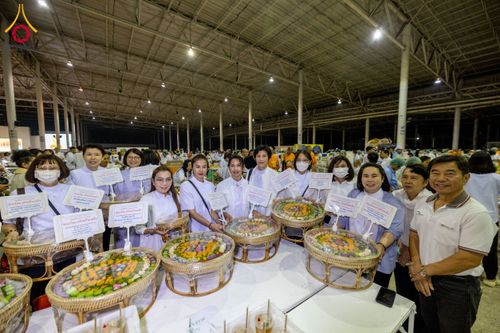 ภาพ No.204295:พิธีถวายภัตตาหารเป็นสังฆทาน แด่พระธรรมยาตรา ณ วัดพระธรรมกาย ตำบลคลองสาม อำเภอคลองหลวง จังหวัดปทุมธานี ในโครงการธรรมยาตรา กตัญญูบูชา มหาปูชนียาจารย์ พระมงคลเทพมุนี(สด จนฺทสโร) พระผู้ปราบมาร อนุสรณ์สถาน 7 แห่ง ปีที่ 13 วันที่ 31 มกราคม พ.ศ. 2568