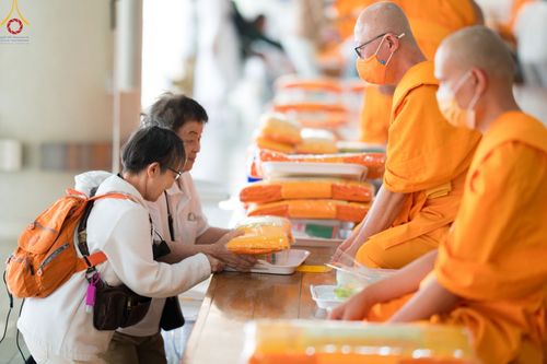 ภาพ No.104525:พิธีบุพเปตพลี ครั้งที่ 145 อุทิศบุญแด่หมู่ญาติที่ล่วงลับไปแล้ว และสืบทอดอายุพระพุทธศาสนา วันพุธที่ 27 ธันวาคม พ.ศ. 2566 (วันพระขึ้น 15 ค่ำ เดือน 12 ) ณ หอฉันคุณยายอาจารย์ฯ วัดพระธรรมกาย