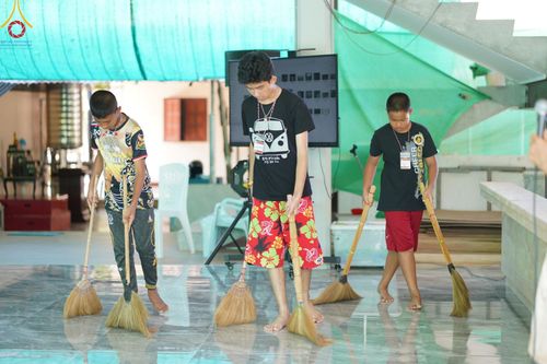 ภาพ No.61828:โครงการบรรพชาสามเณร เพื่อฟื้นฟูพระพุทธศาสนาทั่วไทย ณ ศูนย์อบรมที่พักสงฆ์บ้านร่มเย็น จ.นราธิวาส วันที่ 1 เมษายน พ.ศ. 2567