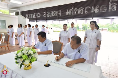 ภาพ No.267567:วันที่ 7 พฤศจิกายน พ.ศ. 2568 พสกนิกรอำเภอคลองหลวง รวมใจบำเพ็ญกุศลปัณรสมวาร (15 วัน) อุทิศถวายเป็นพระราชกุศลแด่ “สมเด็จพระพันปีหลวง” ณ วัดพระธรรมกาย