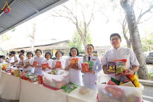 ภาพ No.194765:พิธีเจริญพระพุทธมนต์ และทำบุญตักบาตร ถวายพระราชกุศล แด่พระบาทสมเด็จพระเจ้าอยู่หัว เนื่องในโอกาสพระราชพิธีสมมงคล พระชนมายุเท่าพระบาทสมเด็จพระพุทธยอดฟ้าจุฬาโลกมหาราช สมเด็จพระปฐมบรมกษัตริยาธิราชแห่งพระราชวงศ์จักรี พุทธศักราช 2568 วันที่ 14 มกราคม พ.ศ. 2568