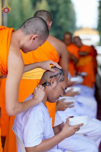 ภาพ No.143950:พิธีตัดปอยผมและปลงผมธรรมทายาท รุ่นเข้าพรรษา ณ มหาวิหารคด คอร์ 16 วัดพระธรรมกาย วันอาทิตย์ที่ 7 กรกฎาคม พ.ศ. 2567